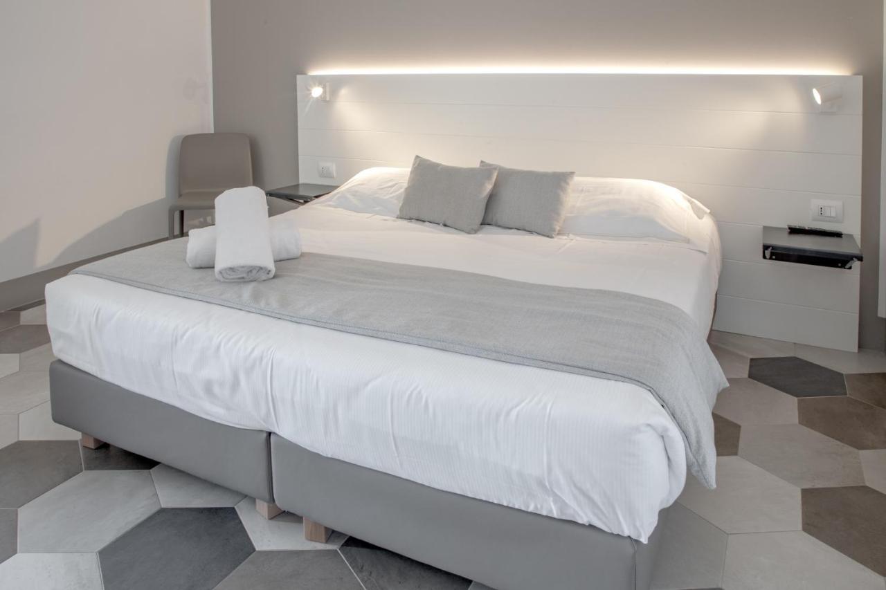 Hotel Villa Ambra Orbetello Bagian luar foto